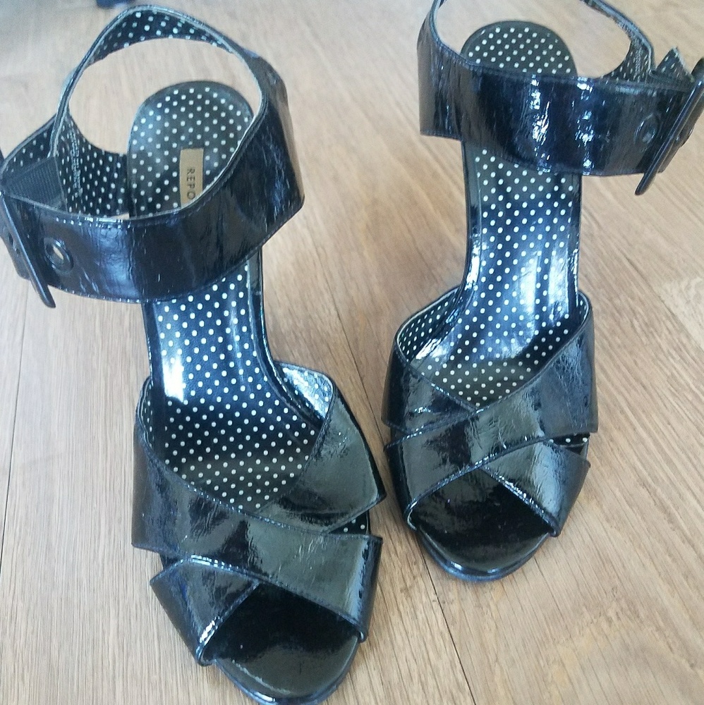 Report wedges sz 7.5